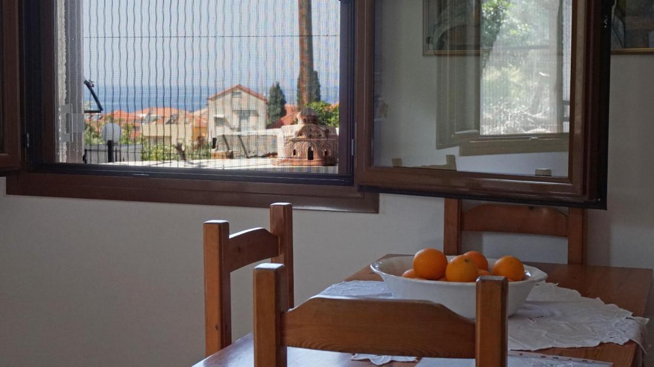 Stella Rooms Kardamyli Exterior photo