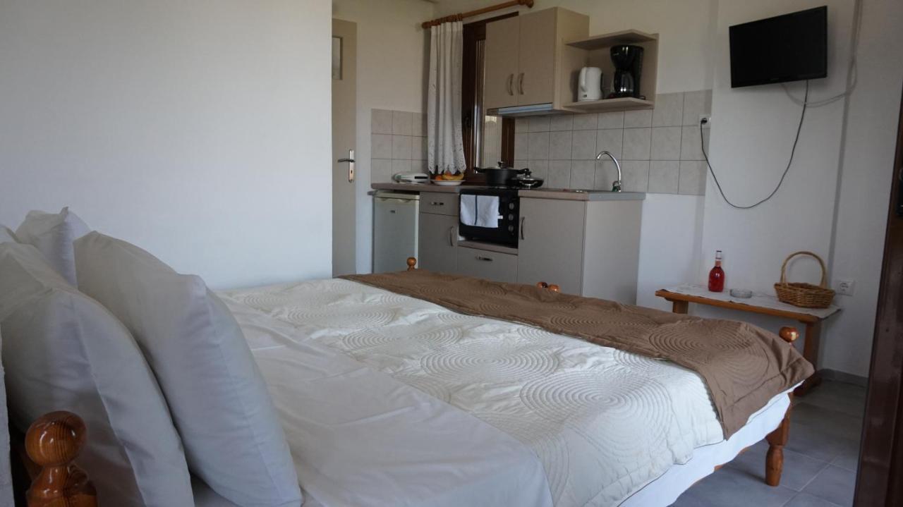 Stella Rooms Kardamyli Exterior photo