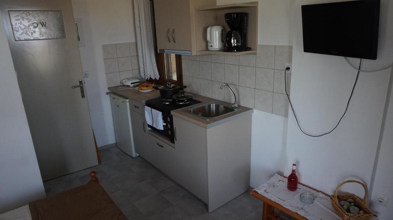Stella Rooms Kardamyli Exterior photo