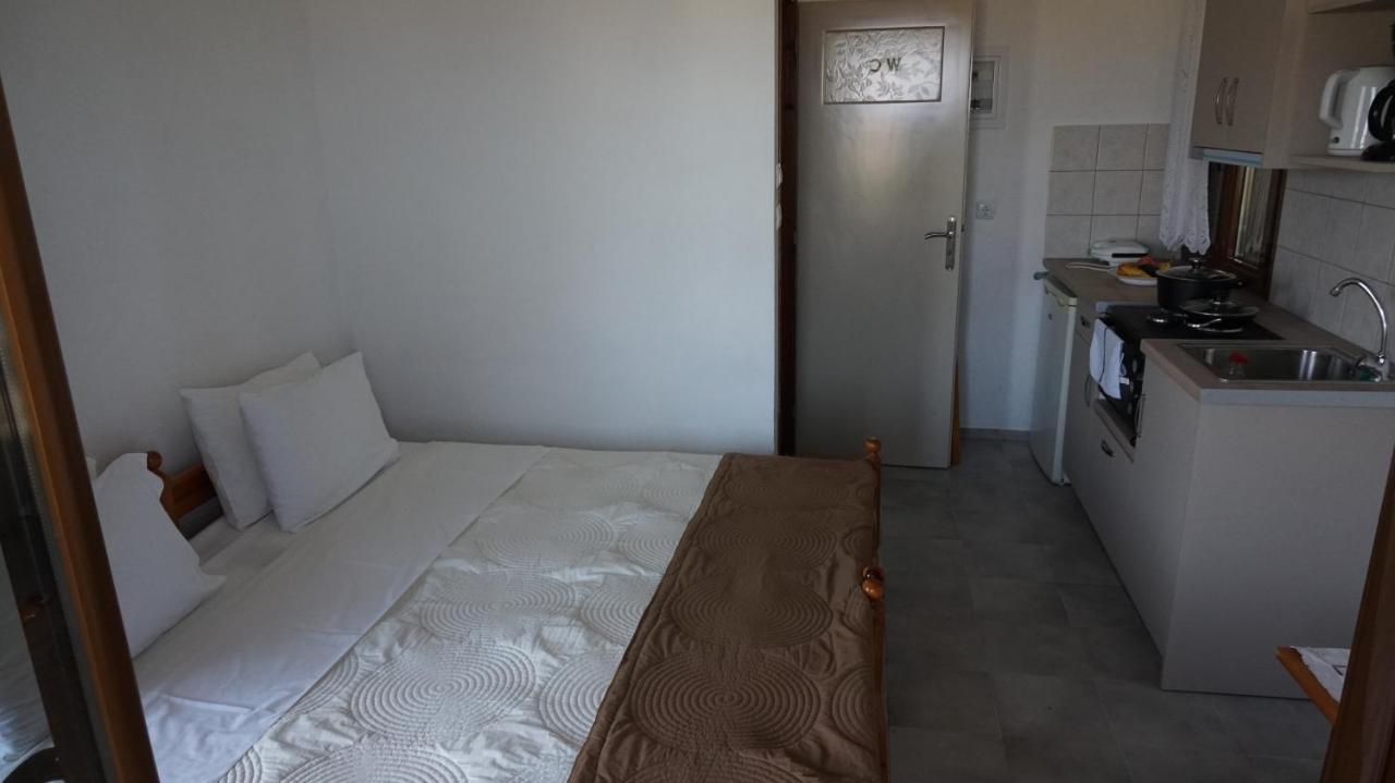 Stella Rooms Kardamyli Exterior photo